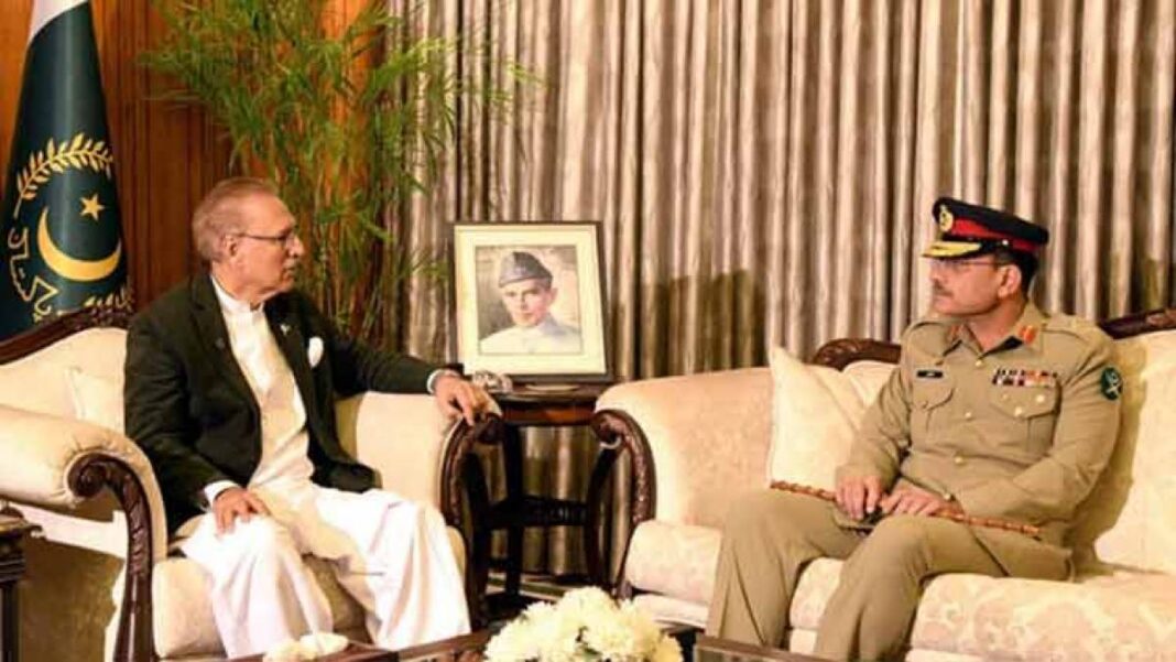 President Alvi Honours New Army Chief Asim Munir With Nishan E Imtiaz