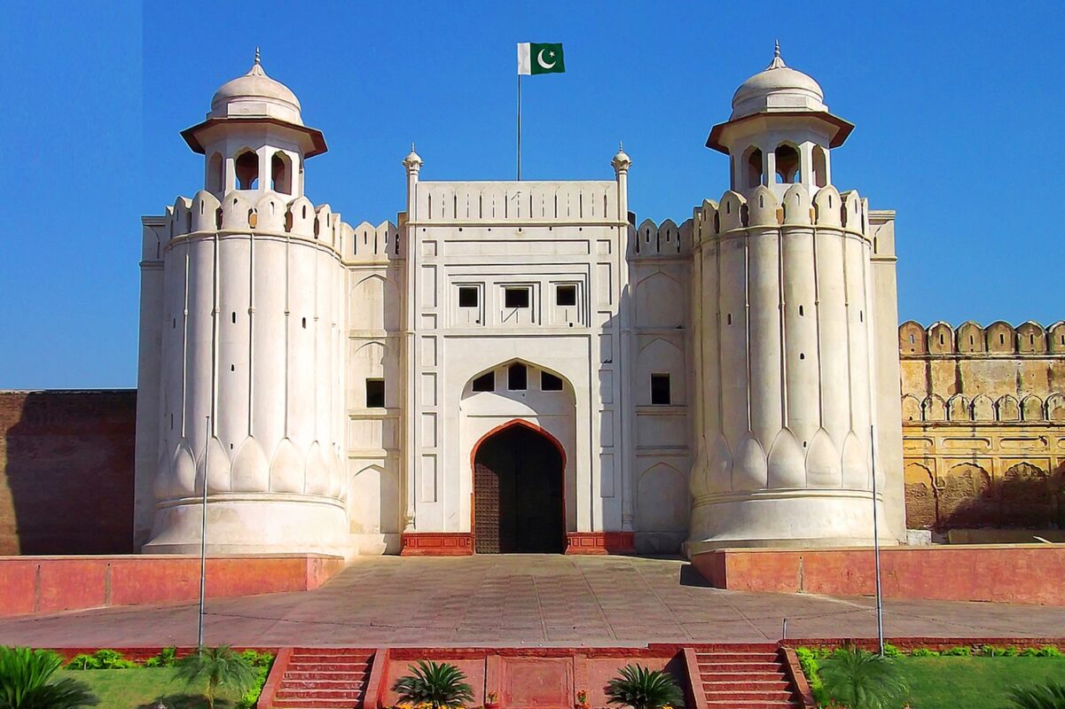 Lahore Fort - Mughal History - Travel Guide Pakistan