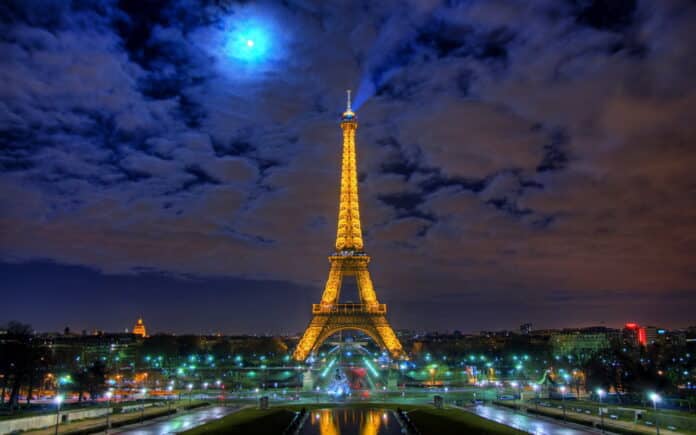 C:\Users\DELL\Downloads\Eiffel-Tower-Autumn-Season-5k-Hd-World-4k-Wallpaper-4k.jpg