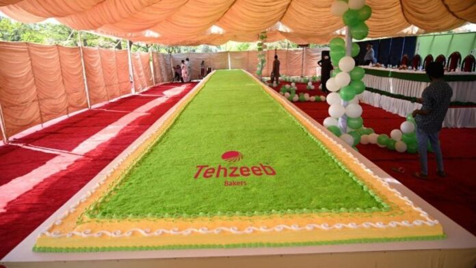 C:\Users\DELL\Desktop\Tehzeeb-Bakers-Cuts-Pakistans-Largest-Cake.jpg