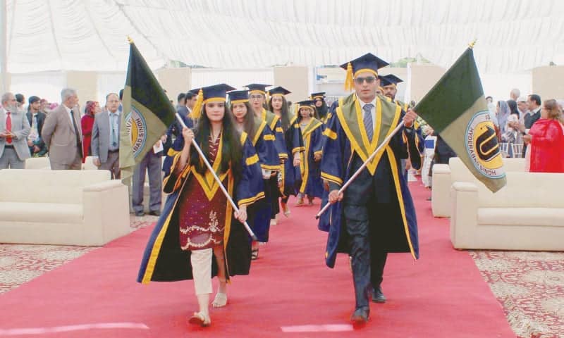 DUET, Isra varsity hold convocations - Newspaper - DAWN.COM