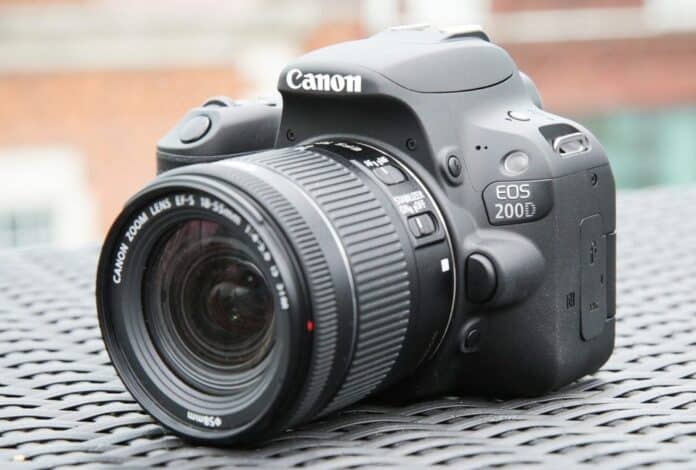 Canon EOS 200D Price in Pakistan