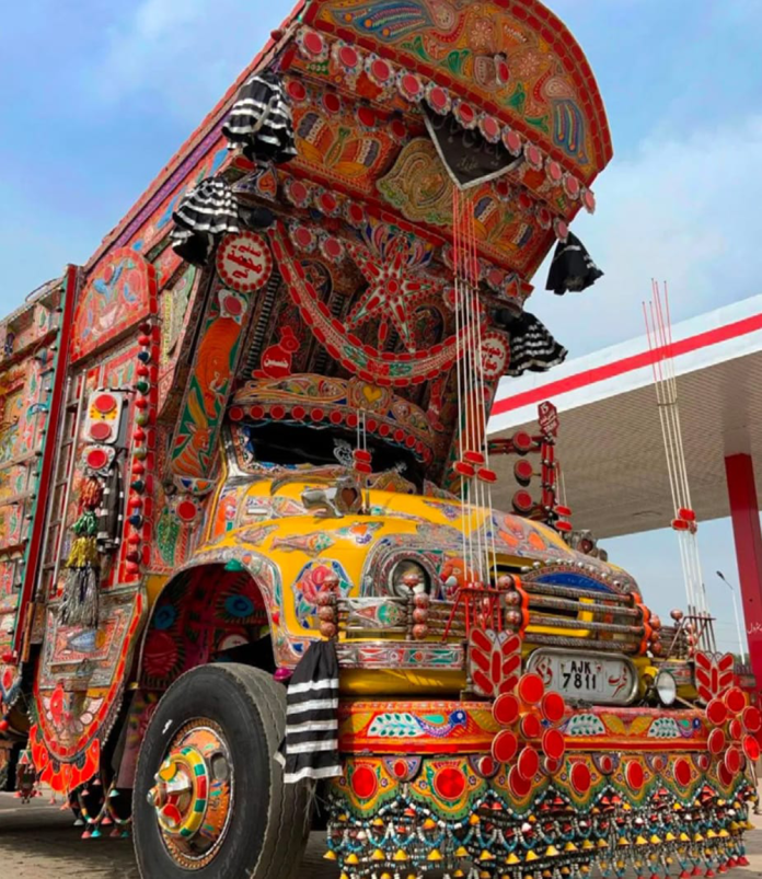 Pakistani Trucks Win Hearts in China