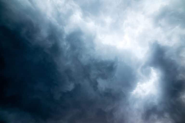 beautiful-scene-of-rain-and-swirling-clouds-in-karachi-was-recorded