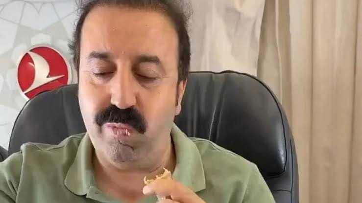 Airline Company Blacklist Turkish MasterChef Mehmet for Hiding Lemons & Food in His T-shirt and after that Eating it During Flight