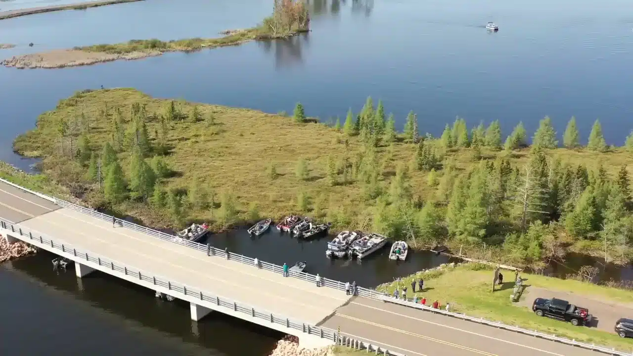 This Giant Floating Island Has to Be Pushed by Boats Almost Every