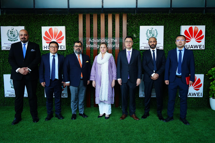 Huawei Launches “Train The Trainer” Major Training Initiative for 300,000 Students in Pakistan .