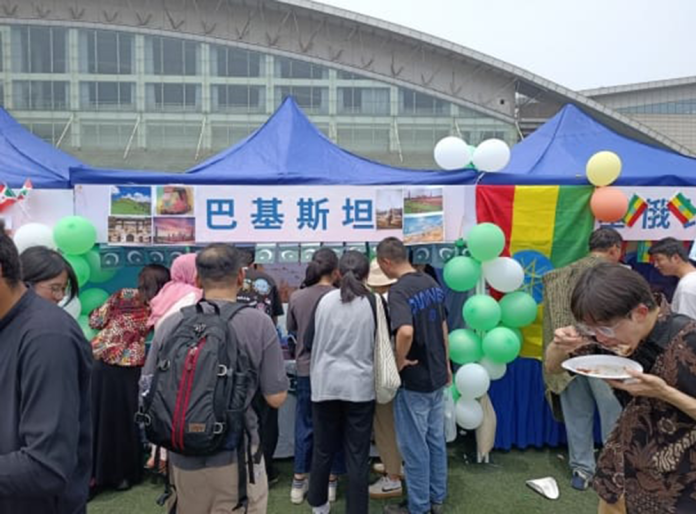 Pakistani Culture Captivates Crowds at Chinese University Festival