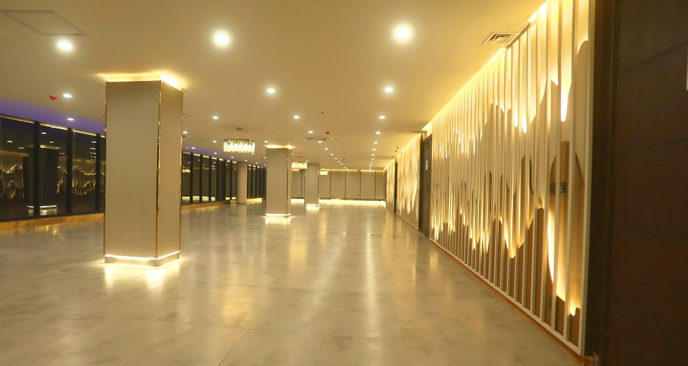 A hallway with lights on the wall

AI-generated content may be incorrect.