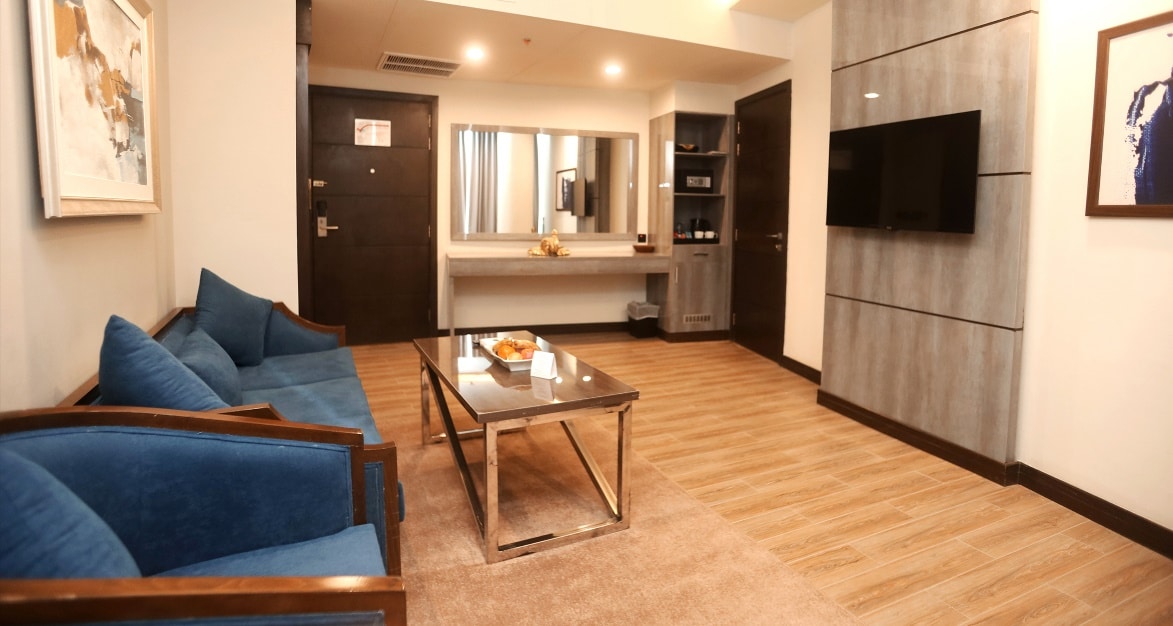 A living room with a couch and a coffee table

AI-generated content may be incorrect.