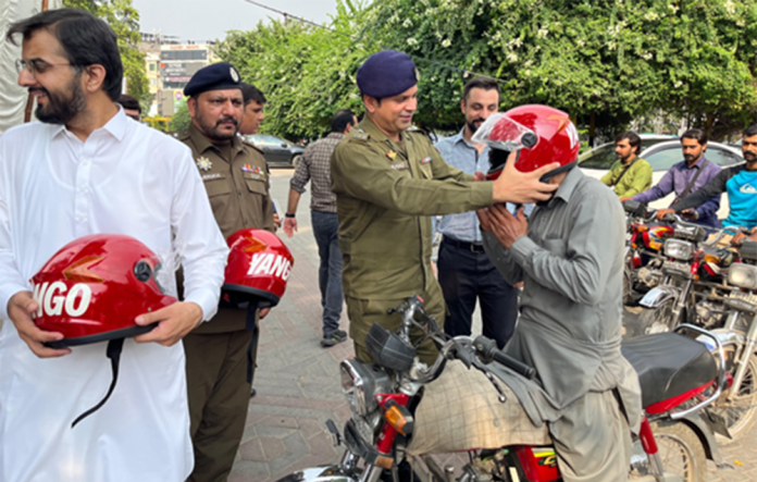 Keeping Safety First, Yango Pakistan Collaborates with Lahore and Islamabad Police to Distribute Helmets to Partner’s Drivers